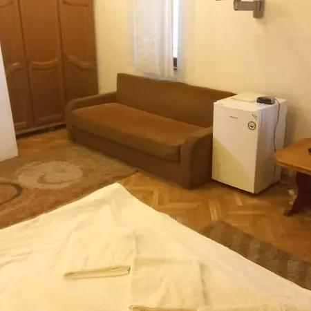 Aviatorilor Economic Low Cost Pensiune Bucureşti